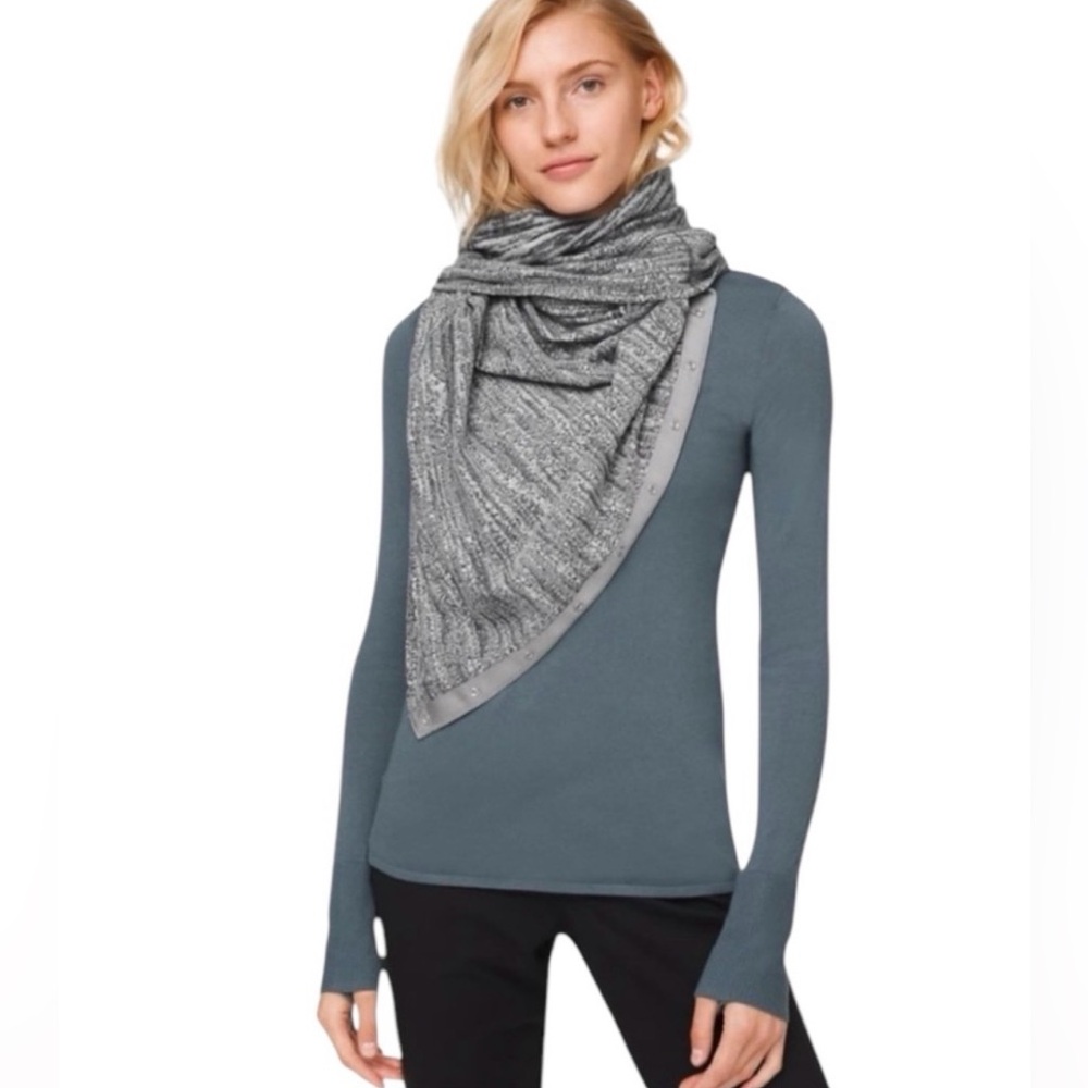 Lululemon Vinyasa Black and Gray Textured, Reversible Scarf, blanket, shawl…EUC